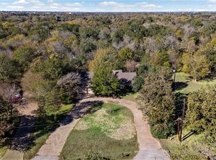7096 Wood Oaks Dr, Bryan, TX 77808