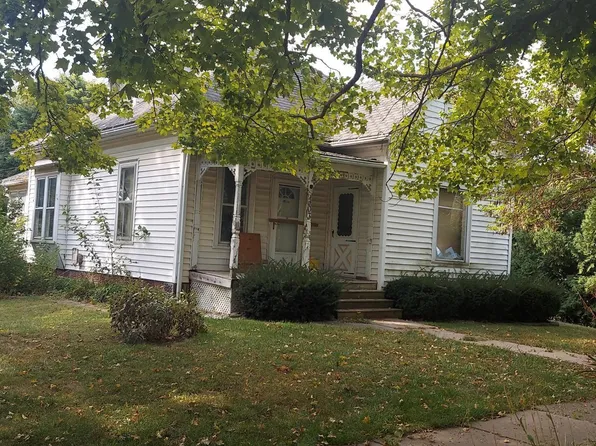 303 Sycamore St, New Windsor, IL 61465