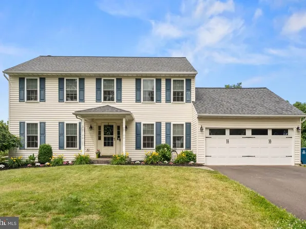 204 Summerwind Ln, Harleysville, PA 19438