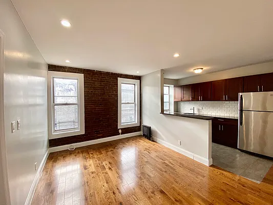Rented by Bruma Realty LLC | media 9