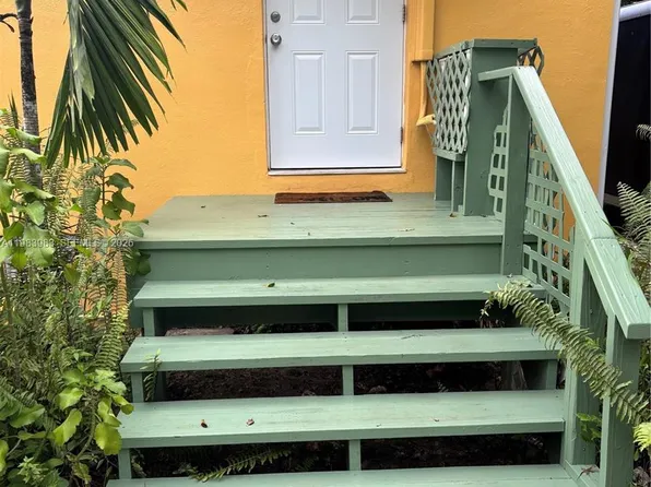 6102 SW 58th St #C, Miami, FL 33143