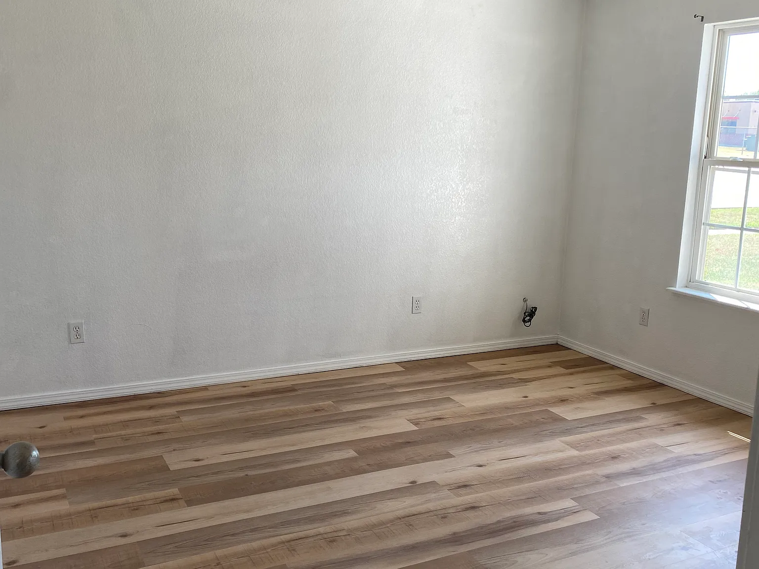 2 bed, 1500 sqft, $1,300 — Photo 3