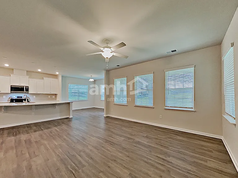 2415 Napa Valley Dr — Photo 6