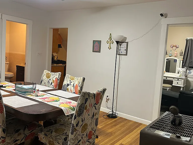 2 Hyacinth St #3 — Photo 9
