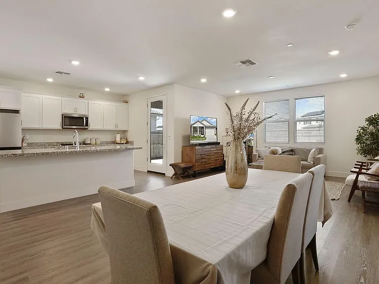 989 Osprey Dr — Photo 11