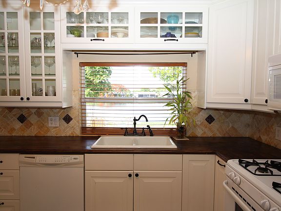 4th image of 11910 NW 36th Pl
