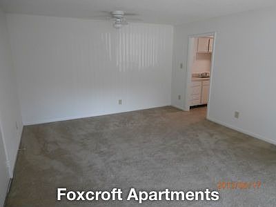 3rd image of 1002 Foxcroft Ln APT 4