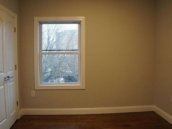 2nd image of 366 Whiton St #2
