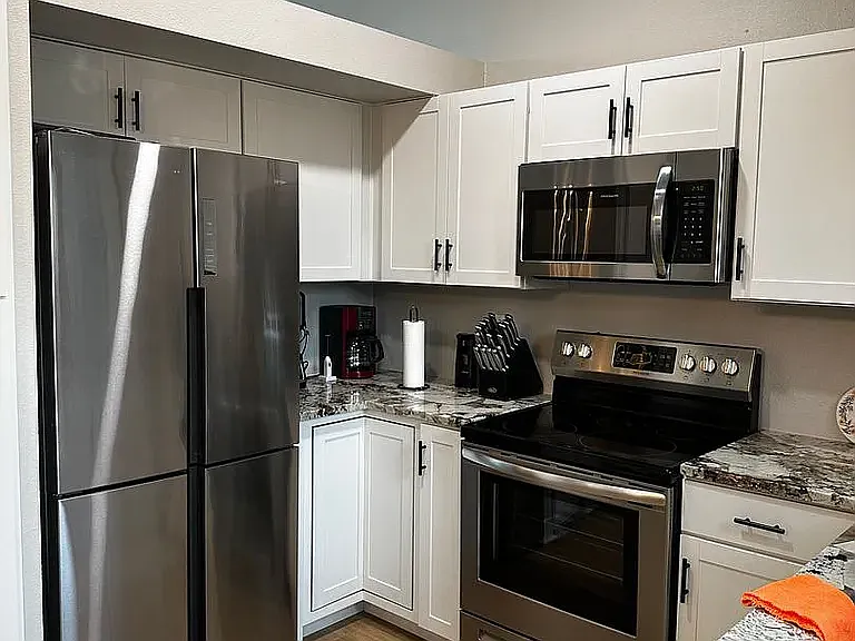 3 bed, 1300 sqft, $2,300 — Photo 3