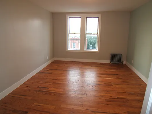 Rented by Joel Weisz, LREB | media 24