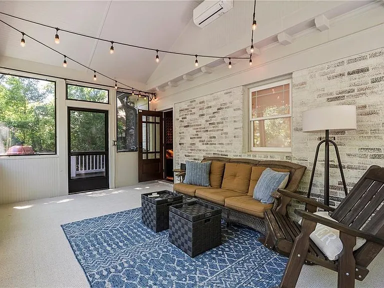 663 Yorkshire Rd NE — Photo 34
