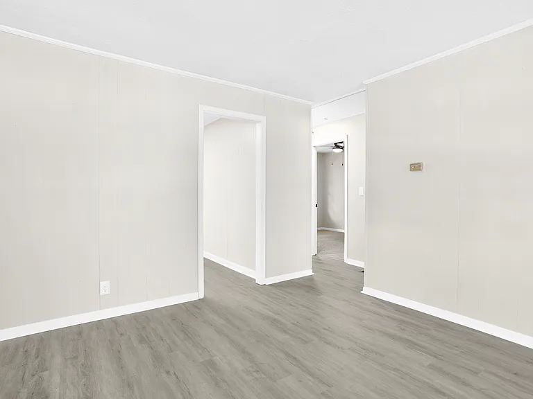 689 1st Ave SW — Photo 3