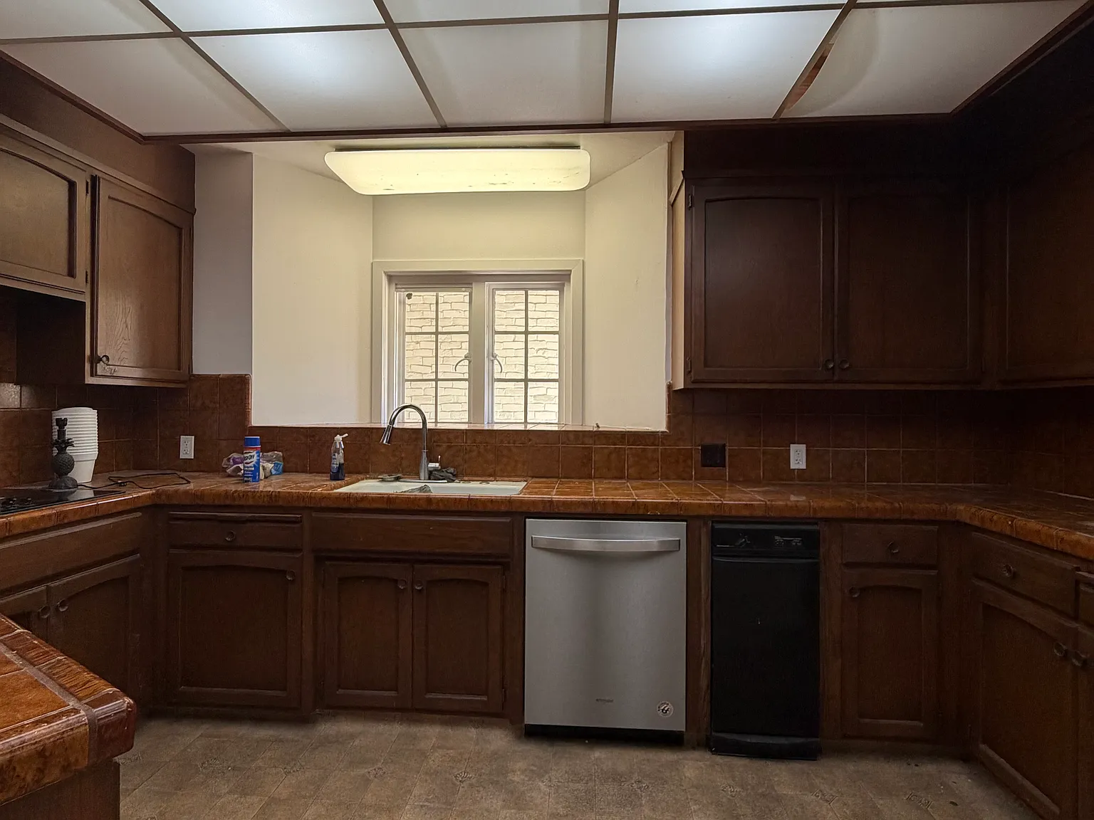 8 bed, 7420 sqft, $6,500 — Photo 2