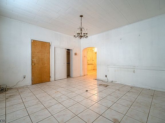 3rd image of 390 Lafayette St