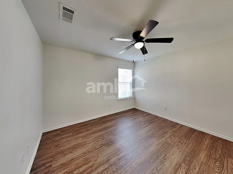 210 Phillips St — Photo 14