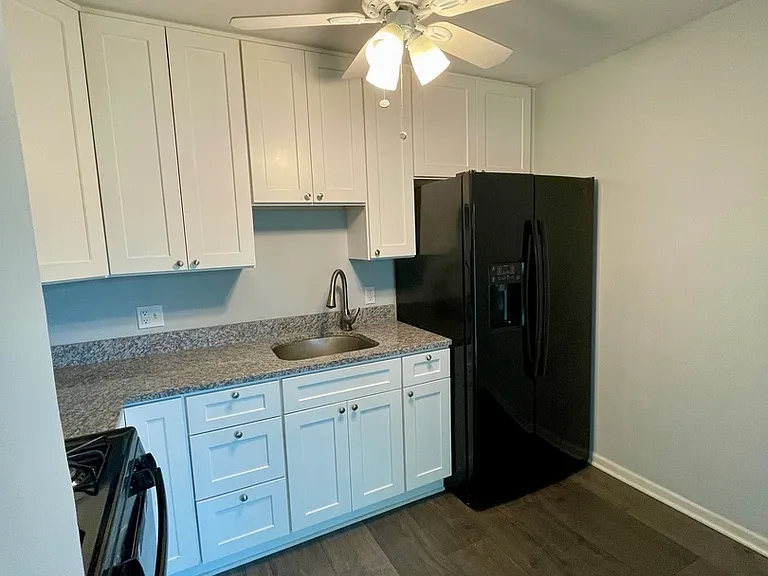 2367 Carnation Dr — Photo 8