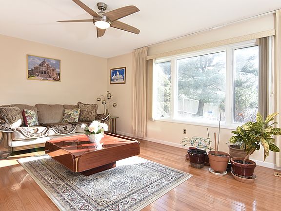 3rd image of 11 Shaw Ln