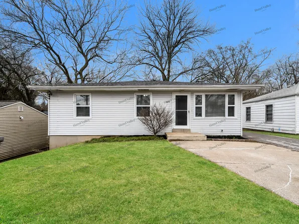 325 Reasor Dr, Saint Louis, MO 63135