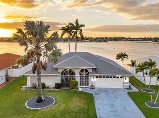 800 SW Santa Barbara Pl, Cape Coral, FL 33991
