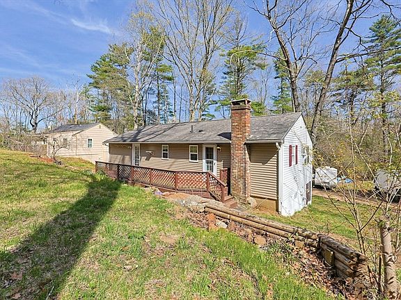 5th image of 124 Old County Rd