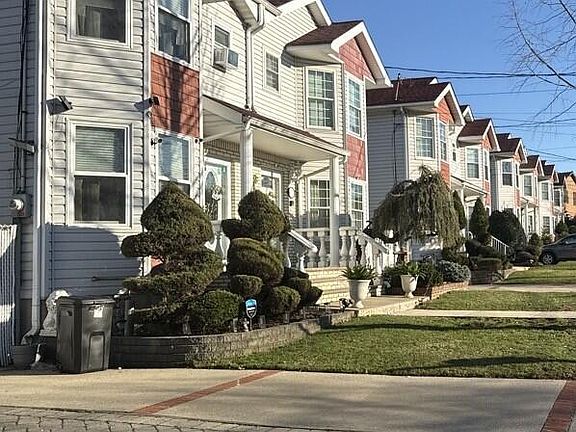 3rd image of 473 Collfield Ave