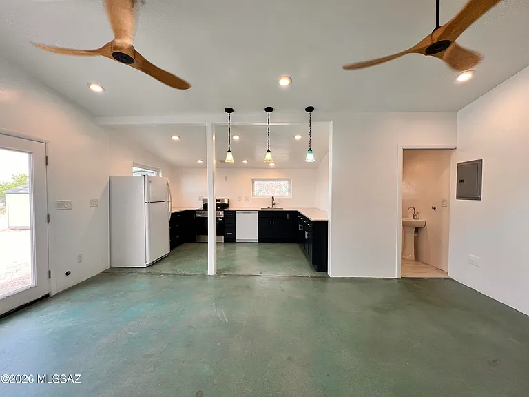 8751 N Burke Dr — Photo 5