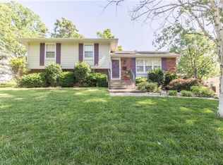 430 SW Sunset Dr, Lees Summit, MO 64081