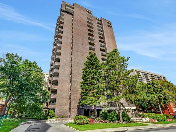 71 Somerset St W #204, Ottawa, ON K2P 2G2