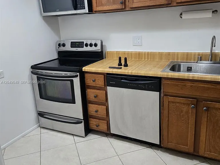 3690 Inverrary Dr #2Q — Photo 5