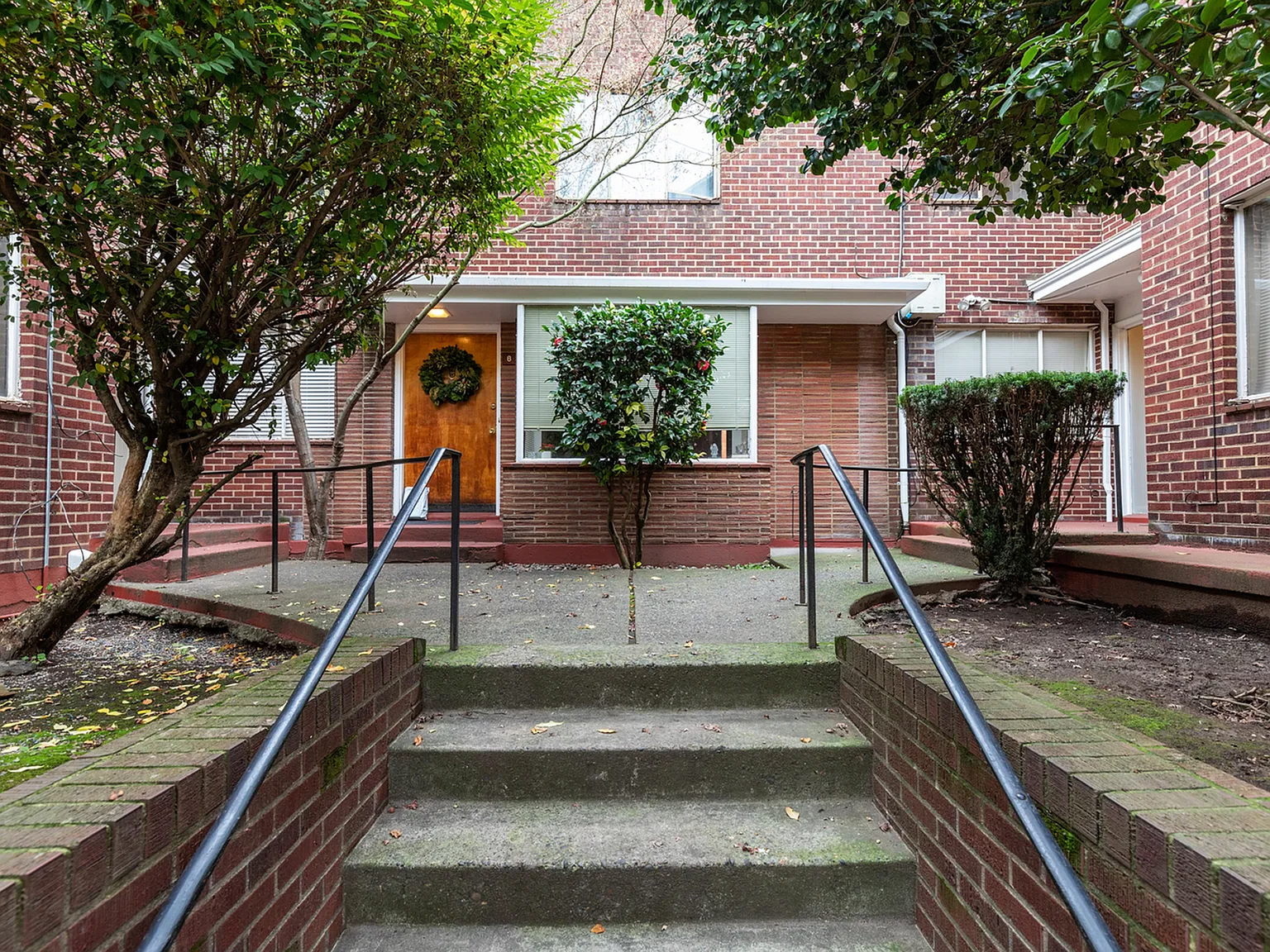 Elite Court Apartments — Photo 1
