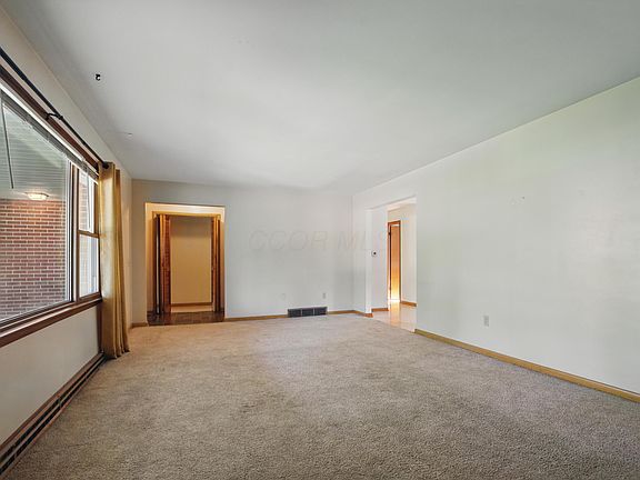 4th image of 1141 Monterey Dr