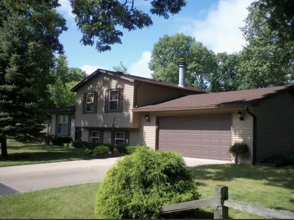 900 Wilson Ct, Zion, IL 60099