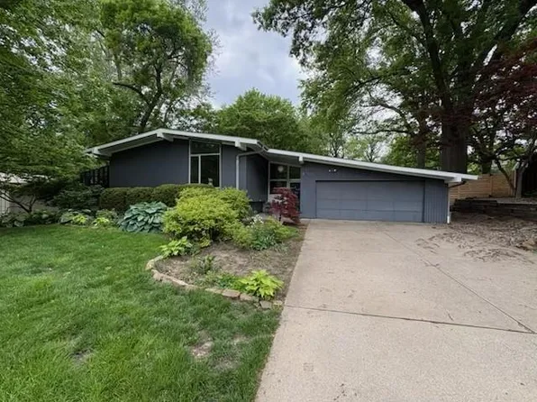 7714 Fairway St, Prairie Village, KS 66208
