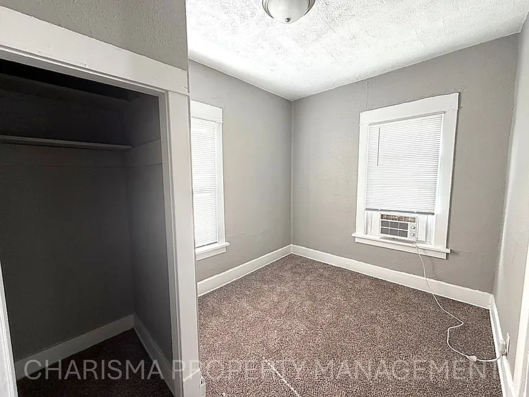 316 E 15th St — Photo 11