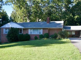 820 Quaker Ln, High Point, NC 27262