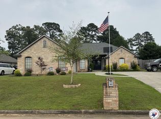 142 Corley Cir, Wake Village, TX 75501