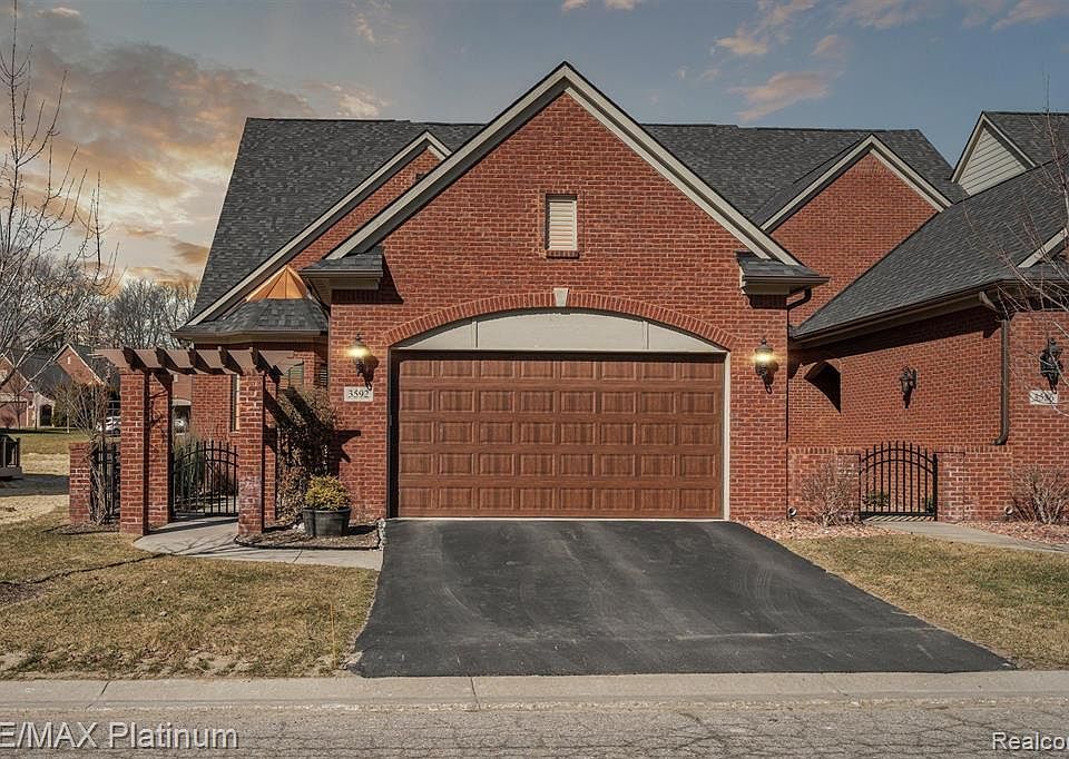 1st image of 3592 Bay Harbor Dr
