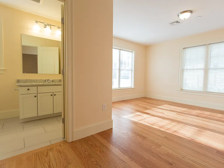 5165 Washington St #7 — Photo 7