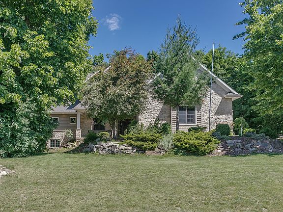 2nd image of 1387 Radcliff Rd