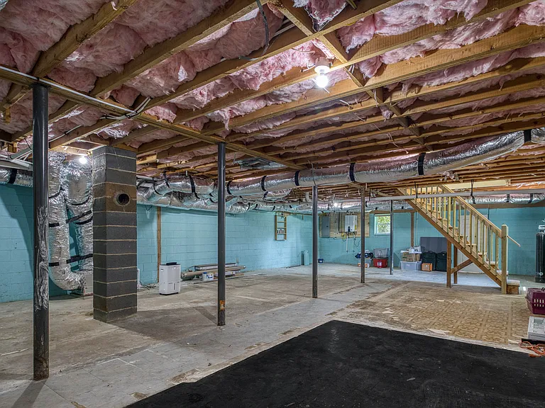 214 Howard St — Photo 18