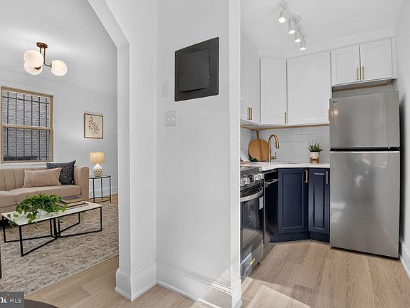 3rd image of 1363 K St SE APT 102