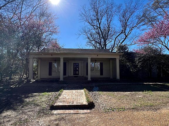 2nd image of 1611 Herron Dr