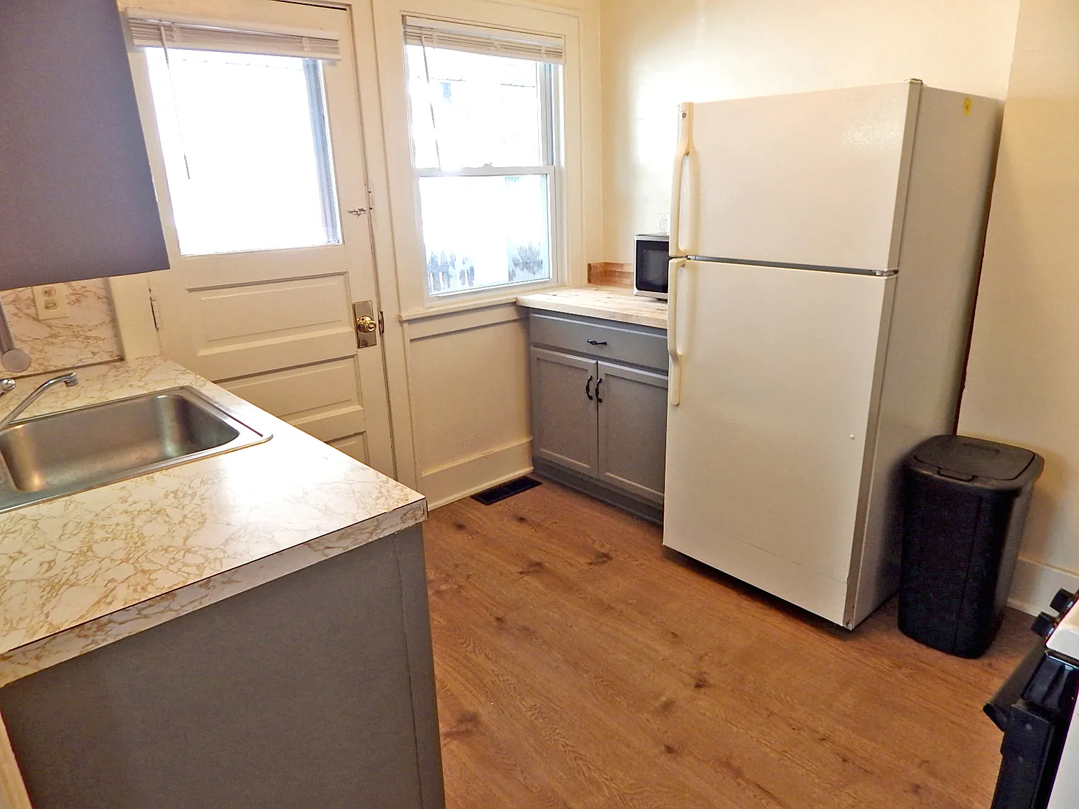 2 bed, 1.5 bath, 950 sqft, $1,635 — Photo 2