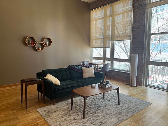 3rd image of 1631 S Michigan Ave APT 203