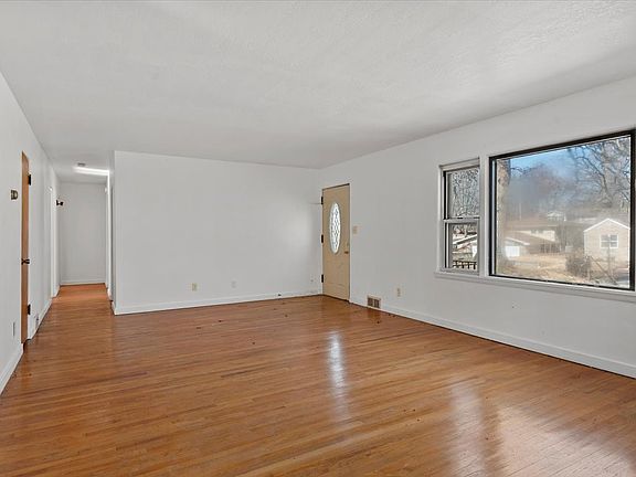 3rd image of 2919 Wasson Way