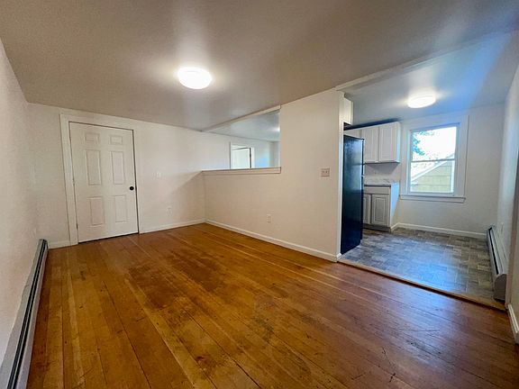 3rd image of 13A Summer St