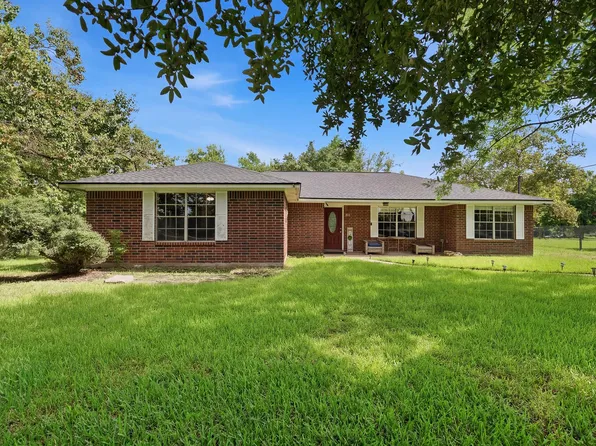 5040 County Road 31, Angleton, TX 77515