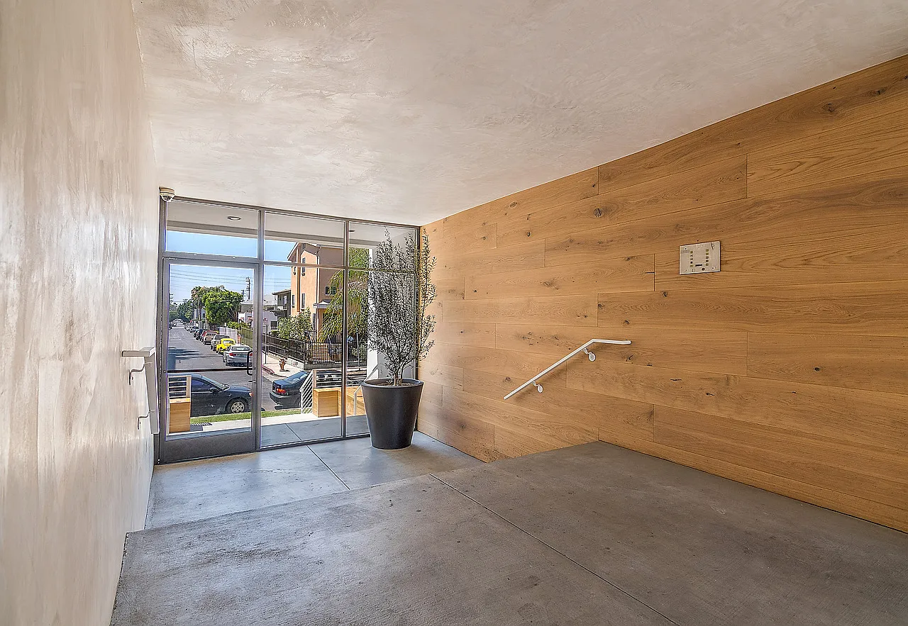 The Claridge Apartments — Photo 4