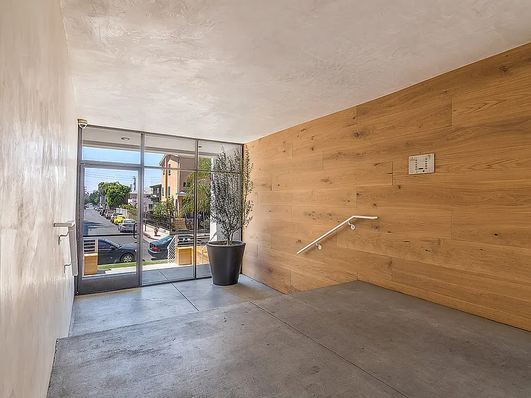 The Claridge Apartments — Photo 4