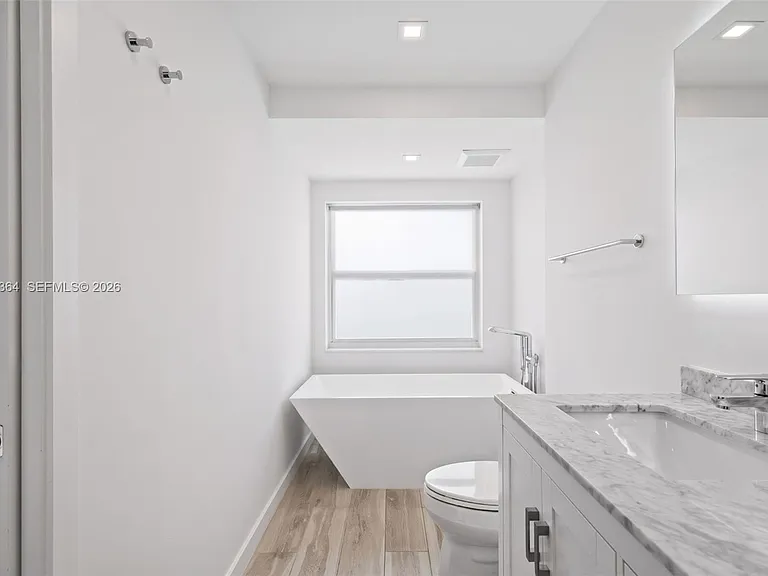 613 NE 26th Ave #613 — Photo 17